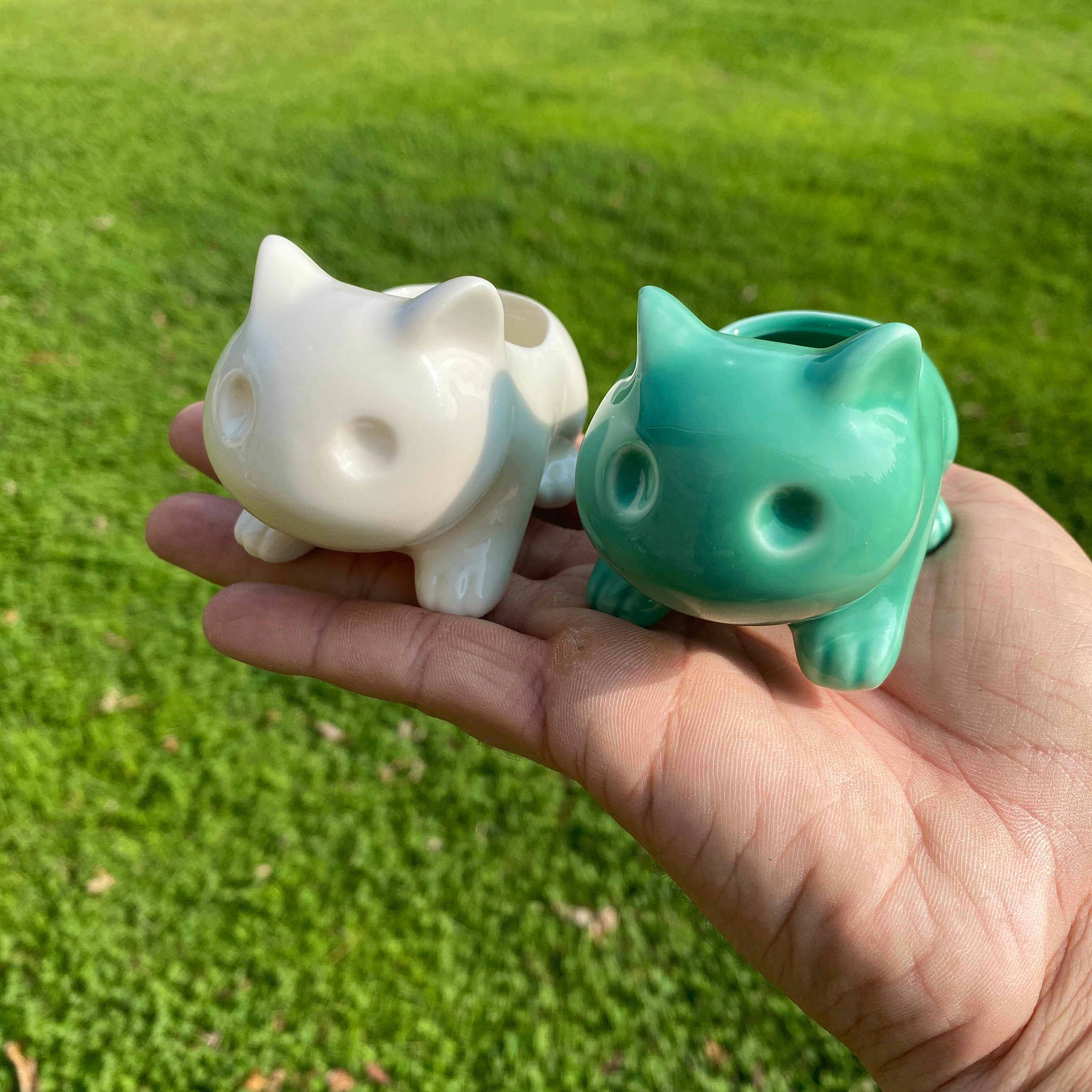Bulb Dinosaur / Cat Planter <br> (Includes Drainage Hole For Non Air Plants)
